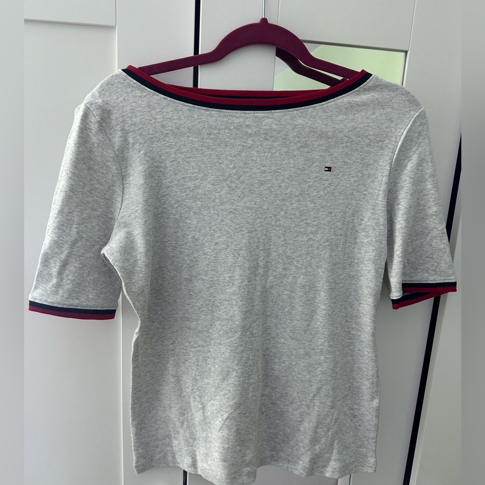 TOMMY HFIGER T SHIRT